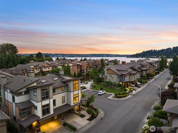 1211 N 42nd Place, Renton WA 98056