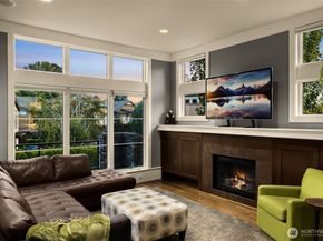 1211 N 42nd Place, Renton WA 98056