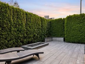 1211 N 42nd Place, Renton WA 98056