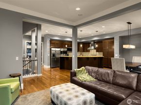 1211 N 42nd Place, Renton WA 98056