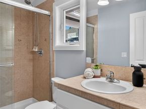 25902 NE 1st Place, Sammamish WA 98074