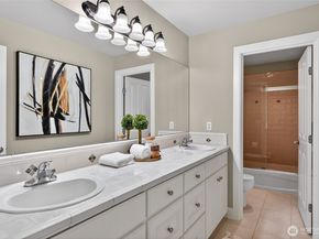 25902 NE 1st Place, Sammamish WA 98074