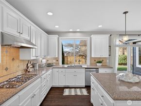 25902 NE 1st Place, Sammamish WA 98074