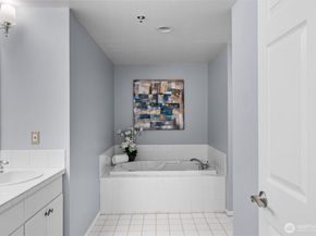 177 107th Avenue NE 1702, Bellevue WA 98004