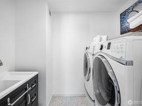 177 107th Avenue NE 1702, Bellevue WA 98004