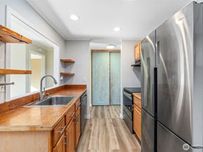 19428 Aurora Avenue N 431, Shoreline WA 98133