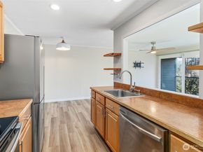 19428 Aurora Avenue N 431, Shoreline WA 98133