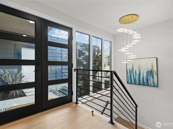 62 165th Avenue SE, Bellevue WA 98008