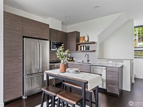 230 26th Avenue E, Seattle WA 98112