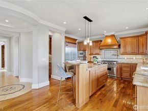 217 7th Avenue W, Kirkland WA 98033
