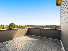 113 24th Avenue E A, Seattle WA 98112