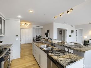 76 Cedar Street 1109, Seattle WA 98121