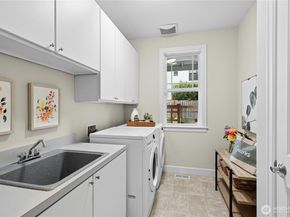 10806 SE 16th Street, Bellevue WA 98004