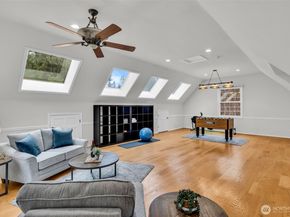 21609 NE 4th Street, Sammamish WA 98074