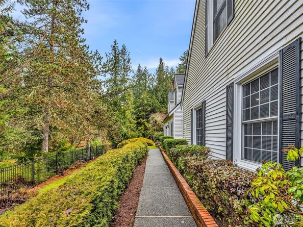 21609 NE 4th Street, Sammamish WA 98074