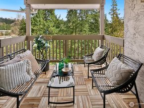 10508 NE 32nd Place G302, Bellevue WA 98004