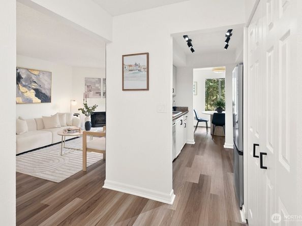 10508 NE 32nd Place G302, Bellevue WA 98004