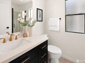 10508 NE 32nd Place G302, Bellevue WA 98004