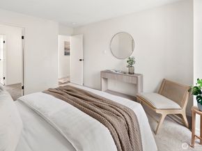 10508 NE 32nd Place G302, Bellevue WA 98004