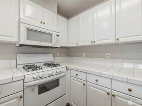 8823 Holly Drive 502, Everett WA 98208