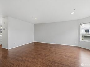 8823 Holly Drive 502, Everett WA 98208