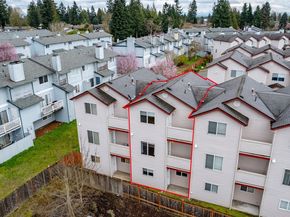 8823 Holly Drive 502, Everett WA 98208