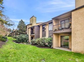 12520 NE 145th Street E33, Kirkland WA 98034
