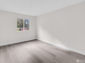 12520 NE 145th Street E33, Kirkland WA 98034