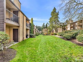 12520 NE 145th Street E33, Kirkland WA 98034