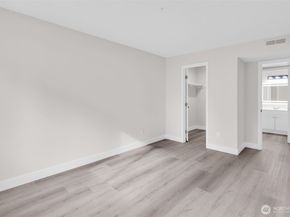 12520 NE 145th Street E33, Kirkland WA 98034