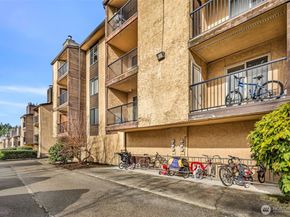 12520 NE 145th Street E33, Kirkland WA 98034