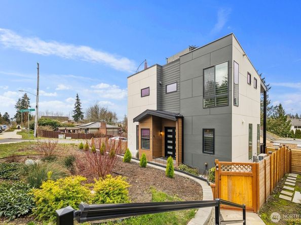 8455 24th Avenue SW A, Seattle WA 98106