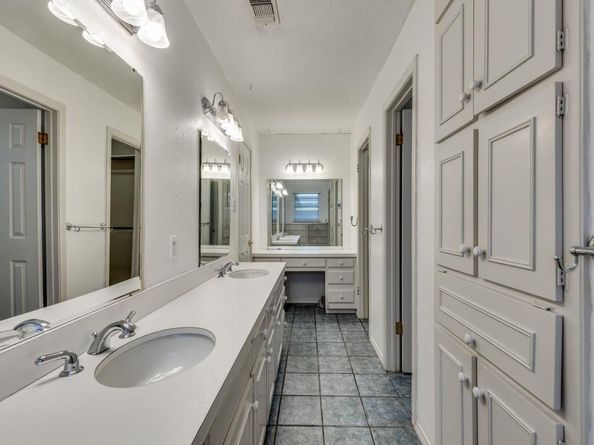 6801  Del Prado Avenue , Fort Worth Texas 76133