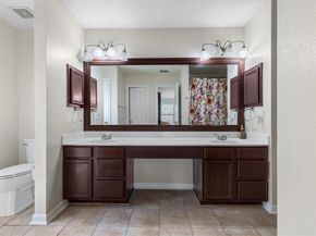 211  Menlo Park Drive , Arlington Texas 76002