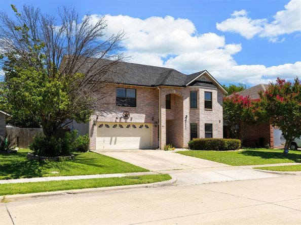 211  Menlo Park Drive , Arlington Texas 76002