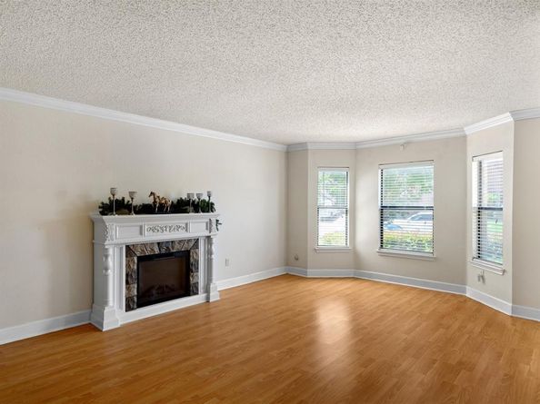211  Menlo Park Drive , Arlington Texas 76002