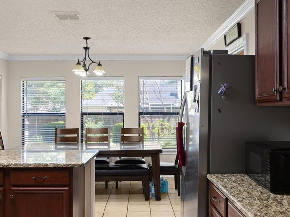 211  Menlo Park Drive , Arlington Texas 76002