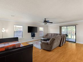 211  Menlo Park Drive , Arlington Texas 76002