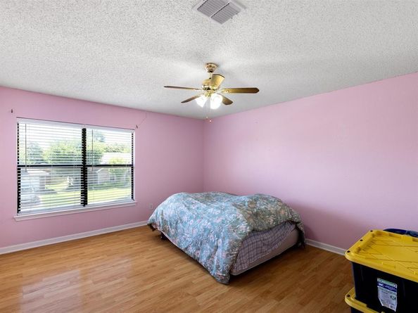 211  Menlo Park Drive , Arlington Texas 76002