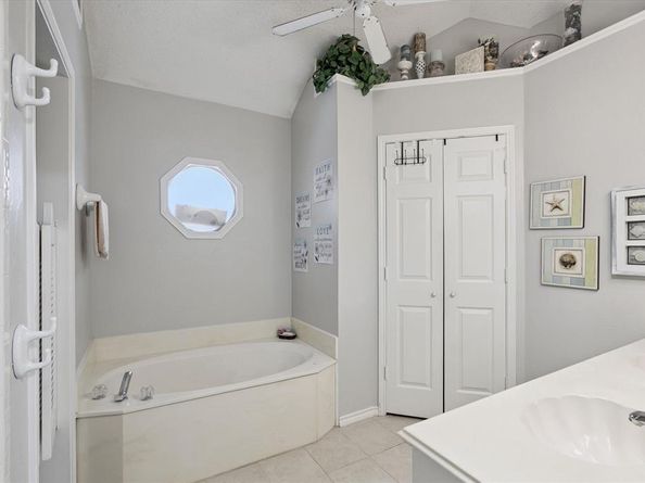 6214  Castle Creek Road , Arlington Texas 76017