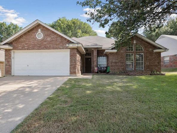 6214  Castle Creek Road , Arlington Texas 76017
