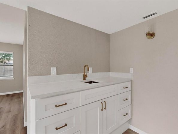 816  Cross Bend Road , Plano Texas 75023