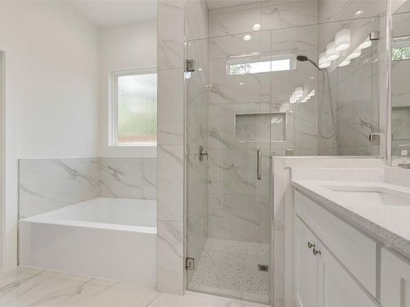 1717  Poplar Street , Dallas Texas 75215