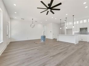 1717  Poplar Street , Dallas Texas 75215