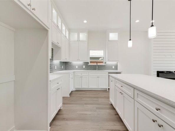 1717  Poplar Street , Dallas Texas 75215