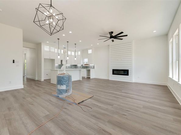 1717  Poplar Street , Dallas Texas 75215