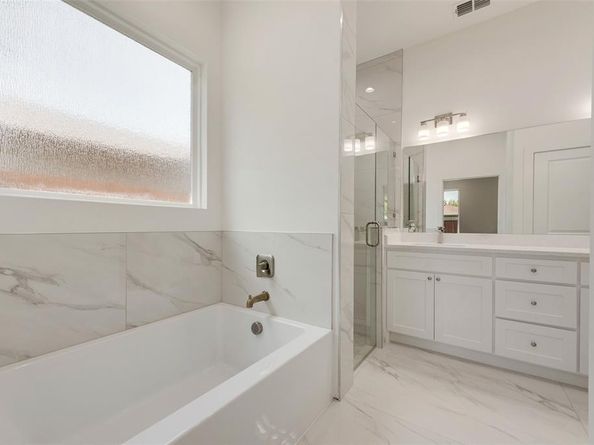 1717  Poplar Street , Dallas Texas 75215