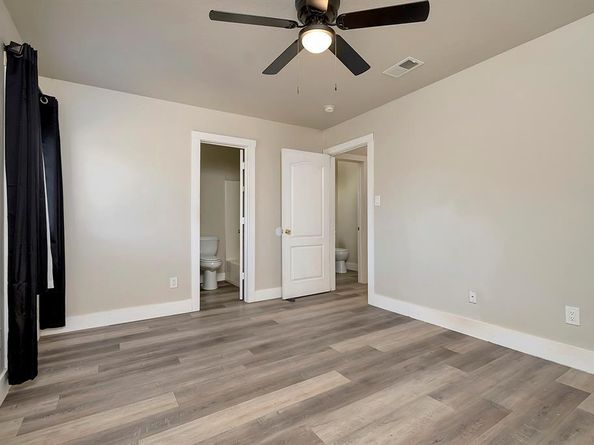 716  River Hill Lane , Fort Worth Texas 76114