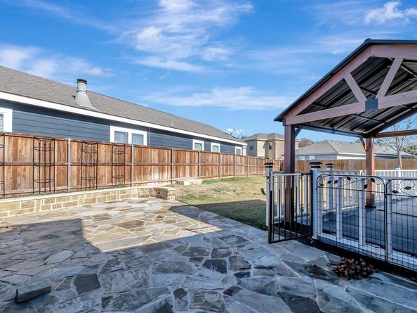 716  River Hill Lane , Fort Worth Texas 76114