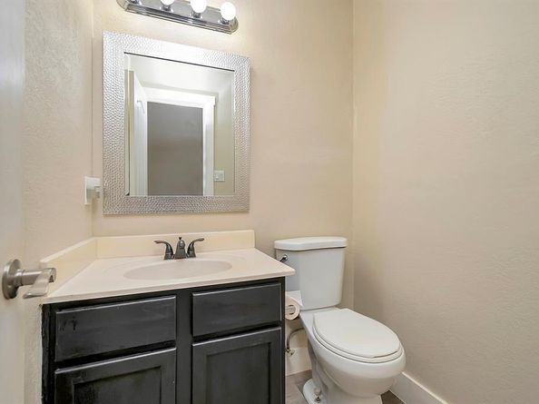 716  River Hill Lane , Fort Worth Texas 76114